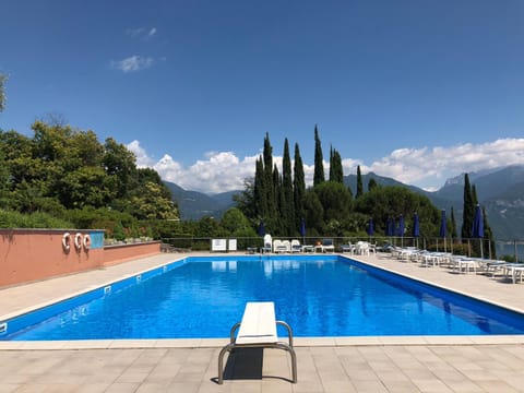Le Terrazze piscina e tennis 10 min dal centro Appart-hôtel in Menaggio