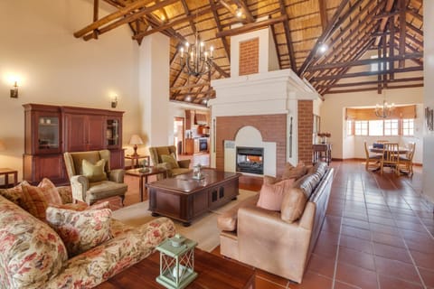 Luxurious 4 Bedroom Villa with 2 Bedroom cottage 1 Villa in North West, South Africa