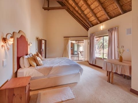 Luxurious 4 Bedroom Villa with Cottage 205 Villa in South Africa