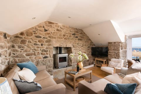 TV and multimedia, Living room, Seating area, fireplace