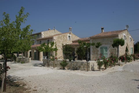 Locations des Alpilles Condo in Saint-Remy-de-Provence
