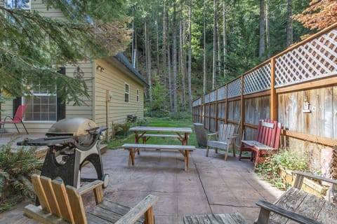 Elk Crossing Cozy Cabin at Crystal Mountain home House in King County