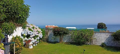 CASA EN PLAYA DE RAZO CON JARDIN Y VISTAS AL MAR House in Bergantiños