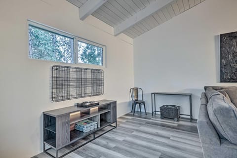 Modern Strawberry Cabin with Deck and Fire Pit House in Tuolumne County