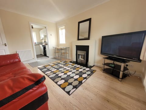Lovely 2 bed appt with parking only 5 mins from M6 or Carlisle Condo in Carlisle