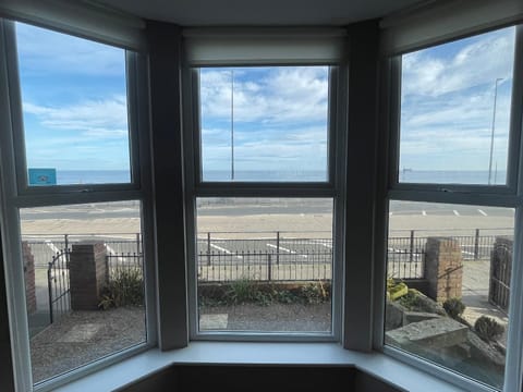 The Beach Front Apartment, Amazing Frontline Sea Views Apartment in North Tyneside District