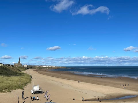 The Beach Front Apartment, Amazing Frontline Sea Views Apartment in North Tyneside District