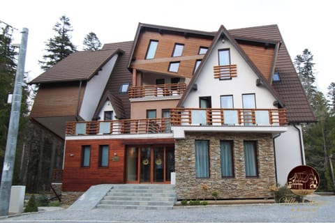 Oblique - Forest & Spa Bed and Breakfast in Sinaia