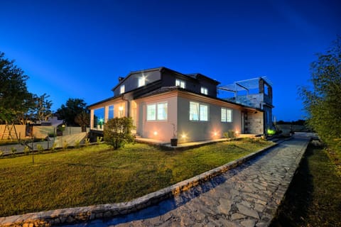 Stylish & luxury villa with pool, biliard, extra pool heating available - WiiBuk Villa in Istria County