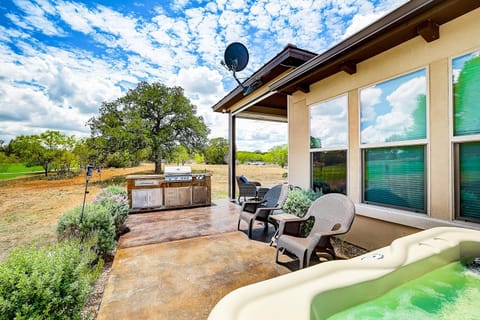 Horseshoe Bay Bungalow House in Lake Lyndon B Johnson