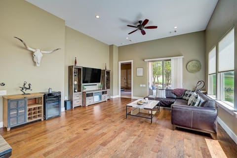 Horseshoe Bay Bungalow House in Lake Lyndon B Johnson