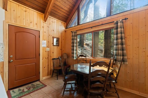 Quiet, Sunny Family-Friendly Cabin in the Pines House in Dorrington