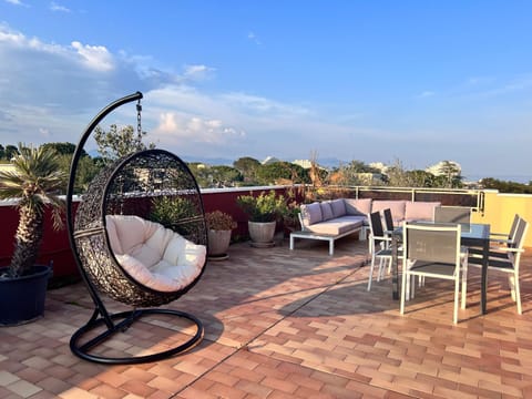 Rooftop Villeneuve Apartment in Villeneuve-Loubet