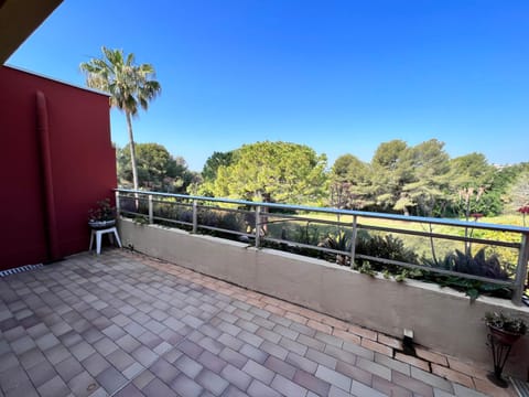 Rooftop Villeneuve Apartment in Villeneuve-Loubet