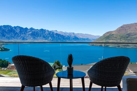 Luxury Away - Twin Heights House in Queenstown