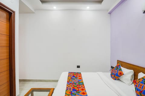 FabHotel Sunrise Noida Sector 56 Hotel in Noida