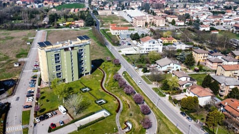 Property building, Bird's eye view, Garden, Garden