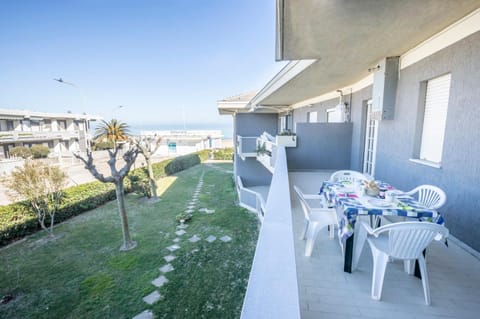 Property building, Balcony/Terrace, Sea view