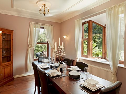 Pass the Keys Luxury 5 bedroom Riverside home in town centre House in Shrewsbury