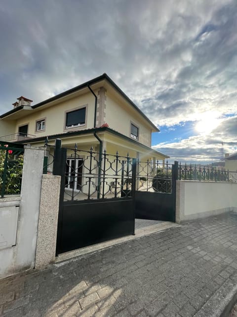 Property building, Facade/entrance, Parking