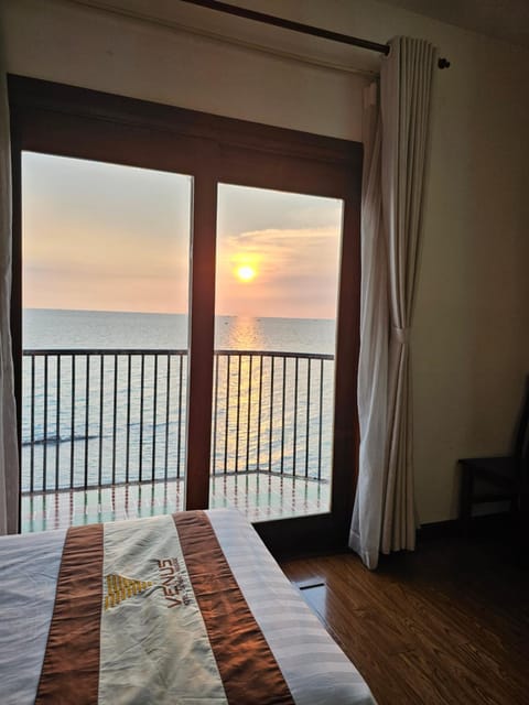 Bed, View (from property/room), Balcony/Terrace, Sea view