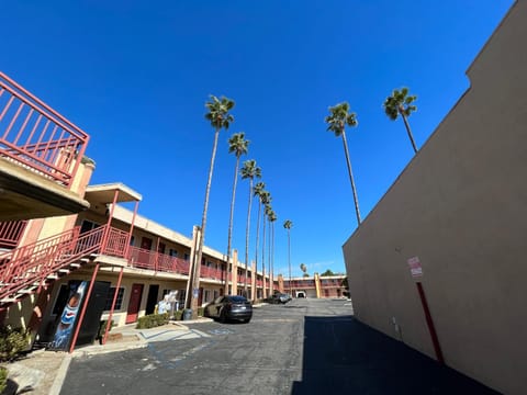 Palm Tree Inn Motel in North Hills