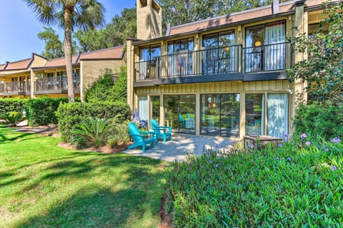 Vintage Hilton Head Island Condo about 1 Mi to Beach! Apartment in South Forest Beach