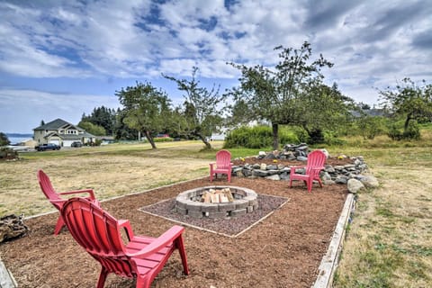 Cozy Port Orchard Home with Grill and Fire Pit! Apartment in Puget Sound