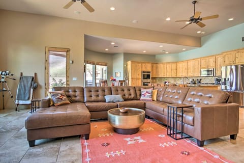 Mountain-View Oasis with Incredible Pool and Spa! Haus in Tanque Verde
