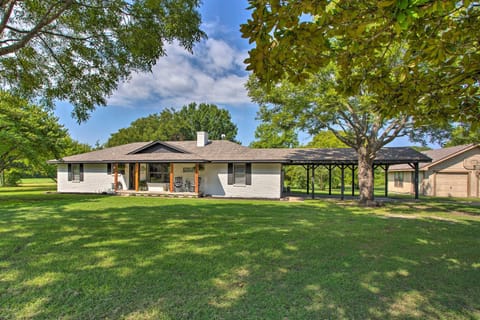 Quaint McKinney Getaway with Game Room and Grill! House in McKinney