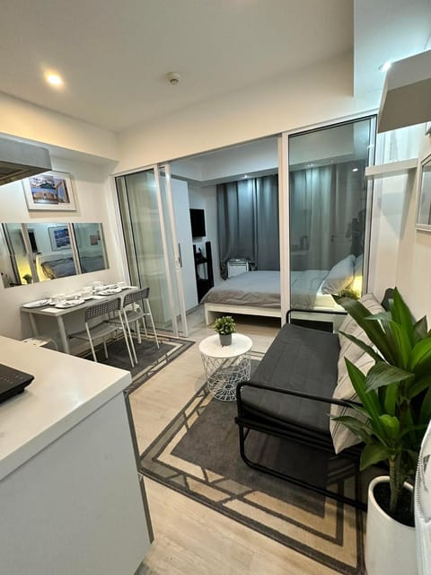 Beach Resort Residences in AZURE by Raquel Appartement-Hotel in Paranaque