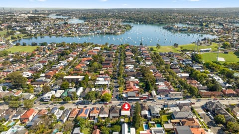 4 Bedroom house 500M to Drummoyne Bay Run House in Sydney