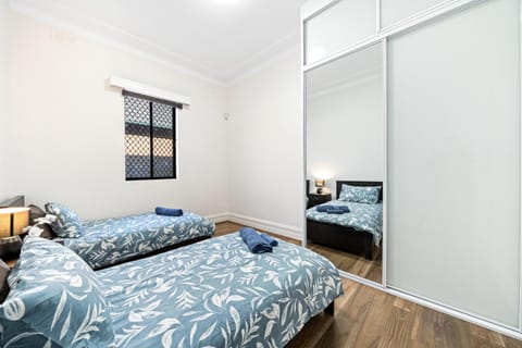 4 Bedroom house 500M to Drummoyne Bay Run House in Sydney