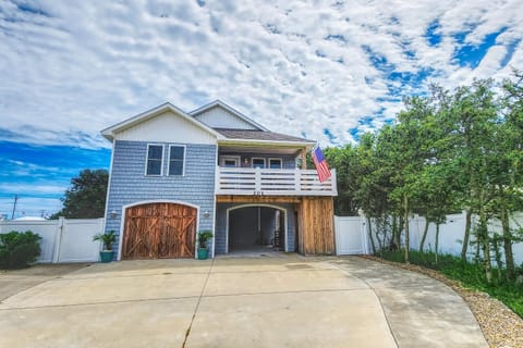 Coastal Serenity - Unit A - Top Floor Apartment in Kill Devil Hills