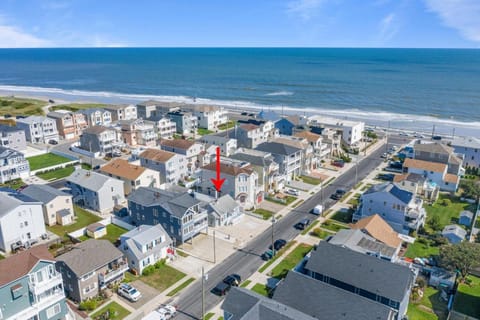 Adorable 1 BR BEACH BLOCK with Parking House in Brigantine