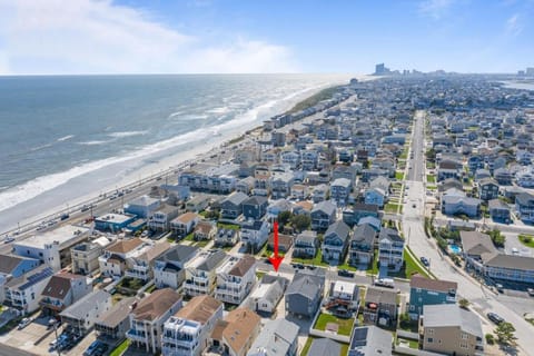 Adorable 1 BR BEACH BLOCK with Parking House in Brigantine