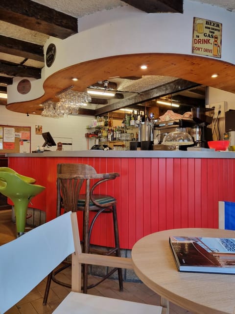 Lounge or bar, Food