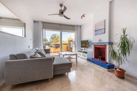 TV and multimedia, Balcony/Terrace, Balcony/Terrace, Living room, Seating area, Dining area