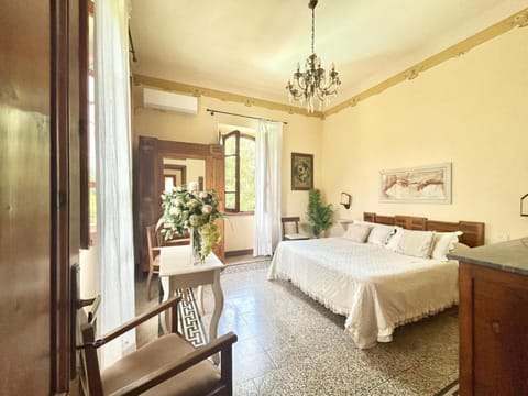 Bed, Photo of the whole room, Bedroom, air conditioner