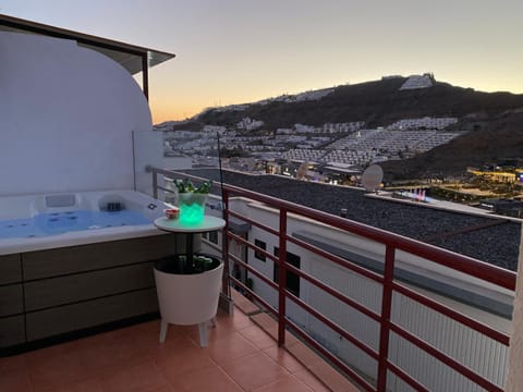 Villa Mogan Mall, con jacuzzi y PlayStation 5 Villa in Puerto Rico de Gran Canaria