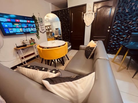 GOLDY'S PLACE 2-BEDROOM WITH BALCONY NETFLX Karaoke Youtube Aparthotel in Bacoor