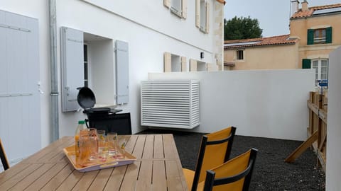 Patio, Dining area