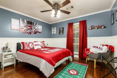 Gorgeous Alabama Home 4 Miles to Stadium Sleeps 8 House in Northport