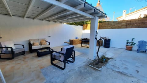 Patio, Day, BBQ facilities, View (from property/room), Balcony/Terrace, Living room, Lounge or bar, Seating area, Dining area