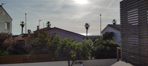 Bed, Day, Natural landscape, View (from property/room), Photo of the whole room, Beach, Bedroom, storage