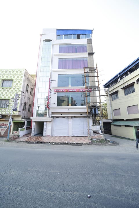 Property building, Day, Neighbourhood, Street view, Location