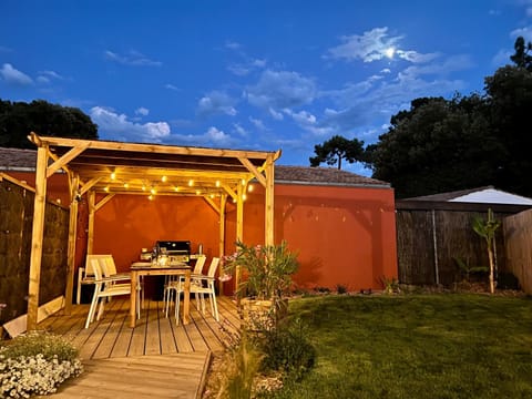 Patio, BBQ facilities, Garden