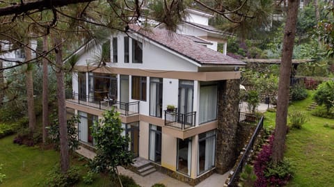 Luxury 5 bedroom villa - Tuyen lam lake view Villa in Dalat
