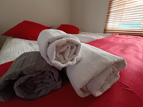 Bed, Bedroom, towels