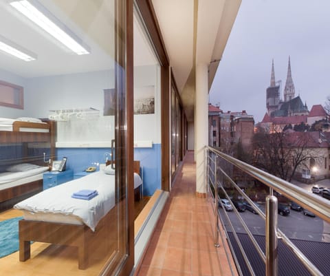 Bed, Balcony/Terrace, Bedroom, City view